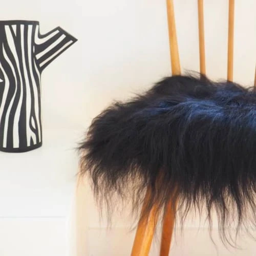 Maison Thuret Housses De Chaises Et Galettes De Chaises Galette De Chaise En Peau De Mouton Islandais Noir 37 X 37 Cm – Image 2